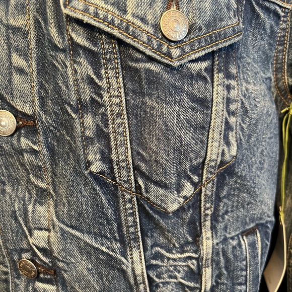 AE77 American Eagle NWT Women's Distressed Jean Jacket. Size S 1334 - Picture 3 of 10